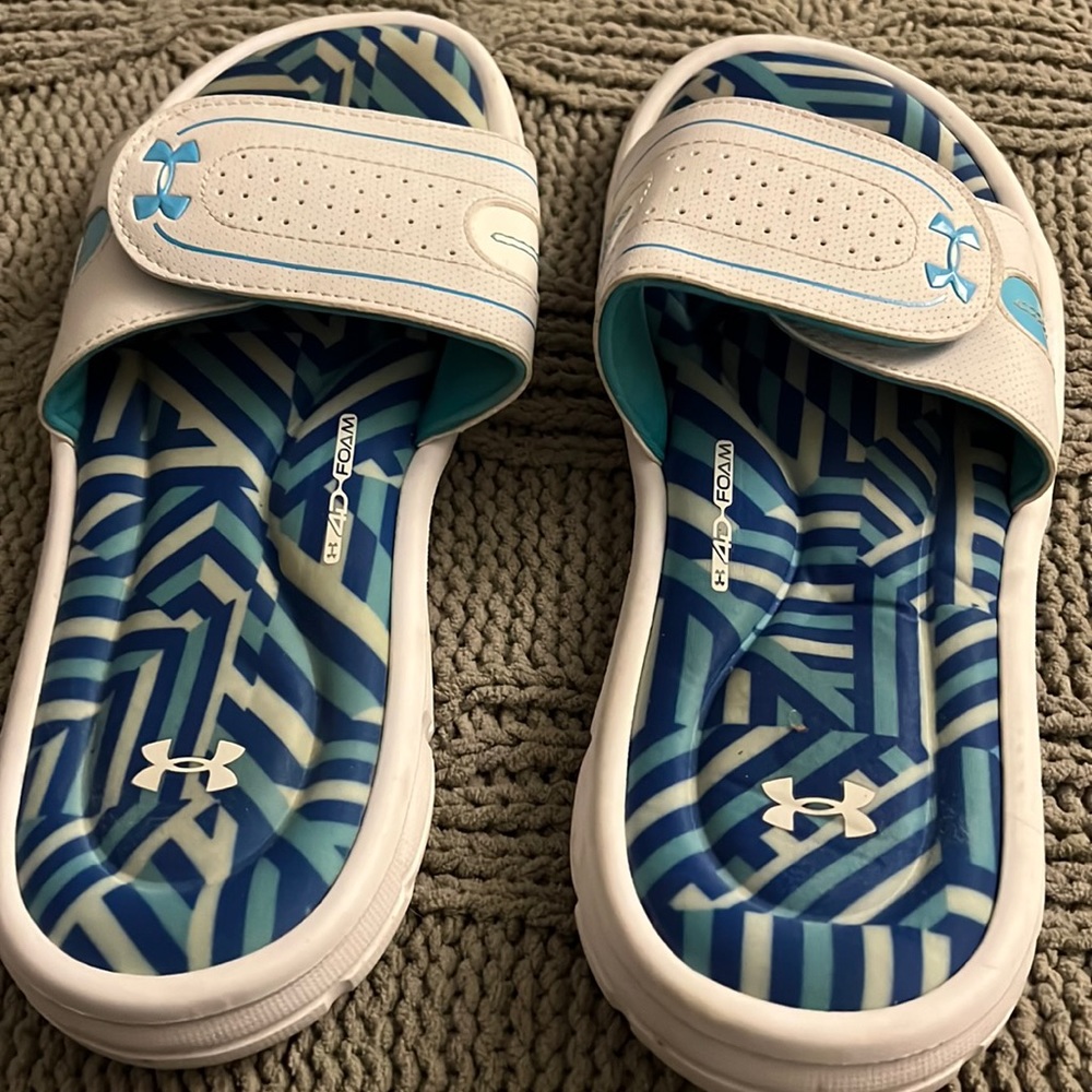 Women’s Under Armor Slides. Like New. Size 9.